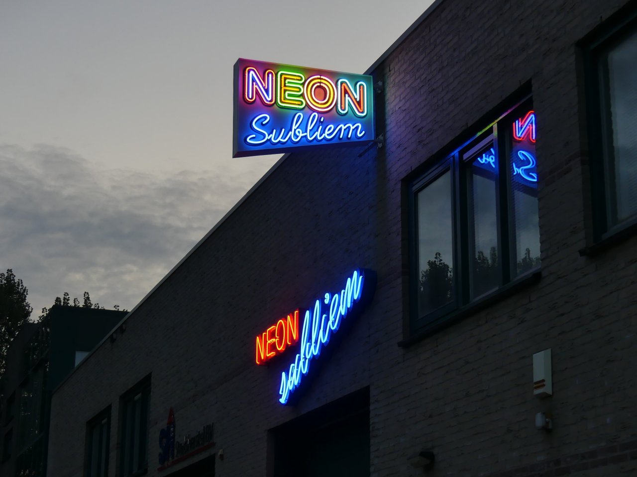 Neon Subliem 5